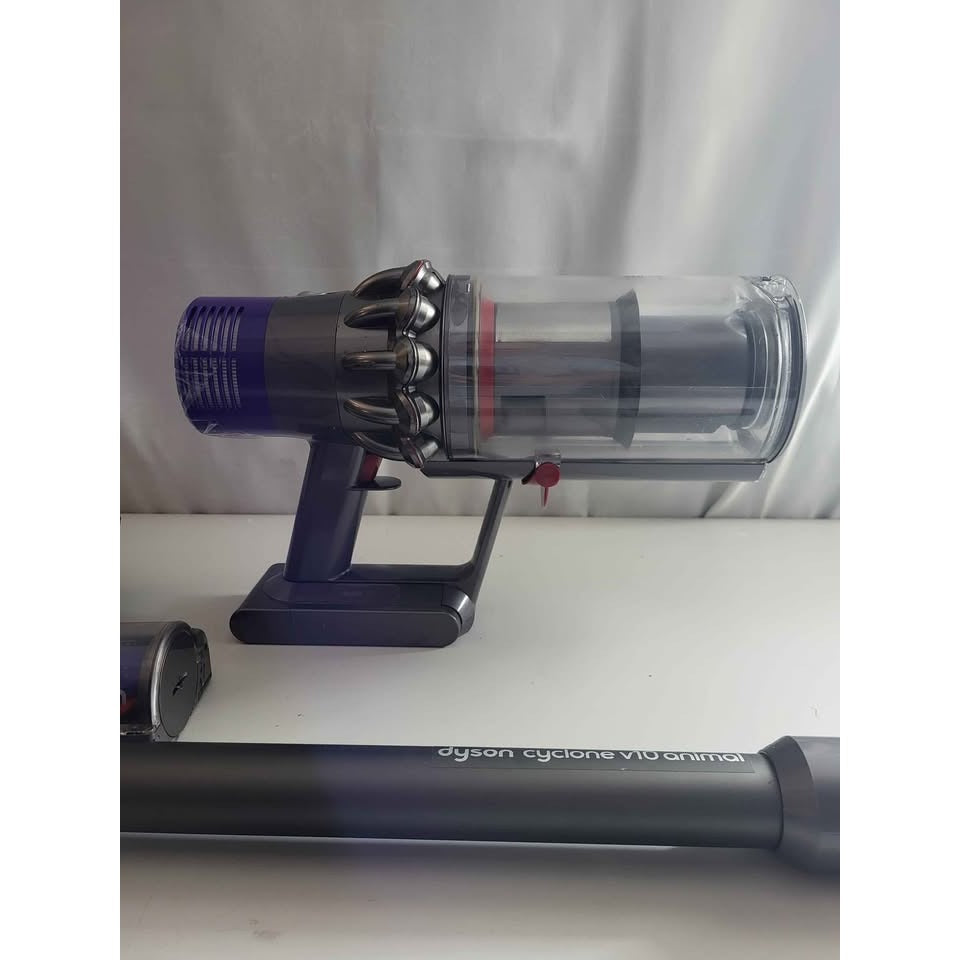 Dyson Cyclone V10 Animal Cordless Vacuum-USED